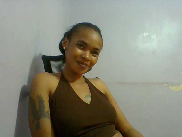 Prettie-brownskin live cam on BongaCams