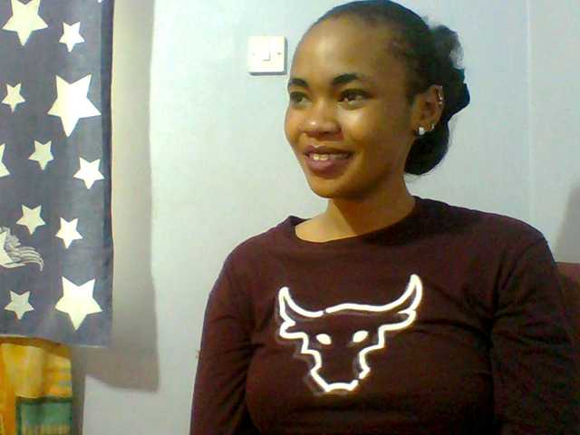 Prettie-brownskin live cam on BongaCams