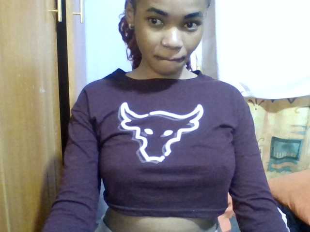 Prettie-brownskin live cam on BongaCams
