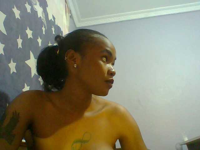 Prettie-brownskin live cam on BongaCams