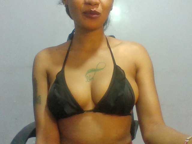 Prettie-brownskin live cam on BongaCams
