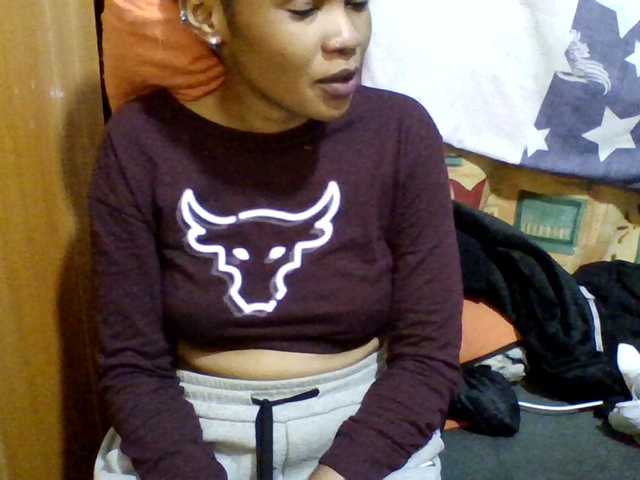 Prettie-brownskin live cam on BongaCams