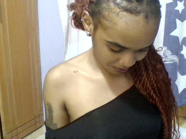 Prettie-brownskin live cam on BongaCams