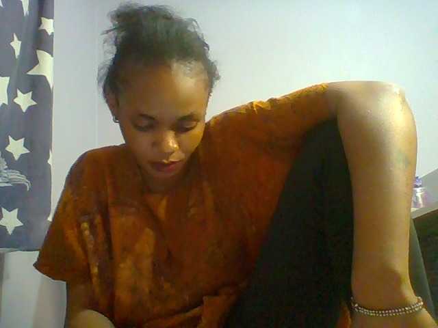 Prettie-brownskin live cam on BongaCams