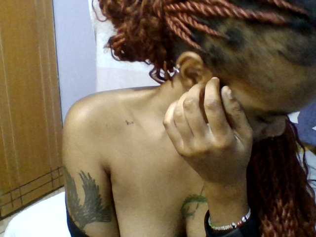 Prettie-brownskin live cam on BongaCams