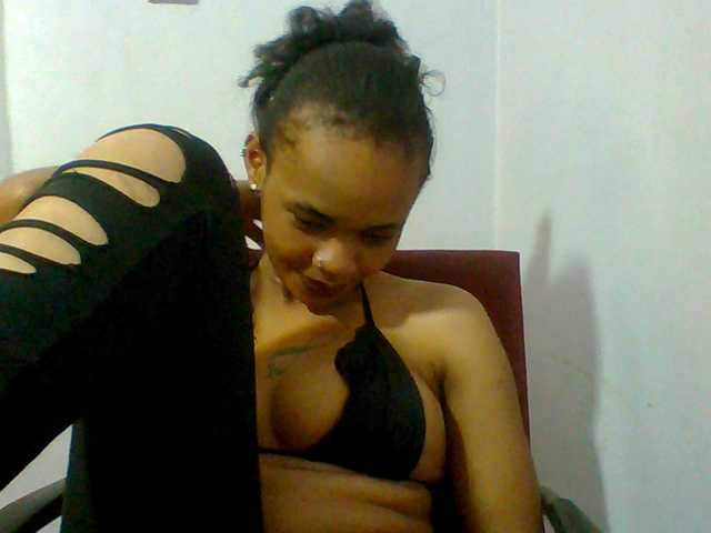 Prettie-brownskin live cam on BongaCams