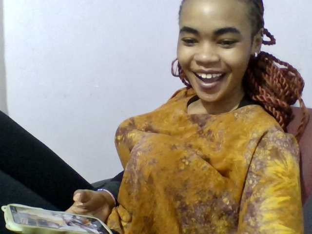 Prettie-brownskin live cam on BongaCams