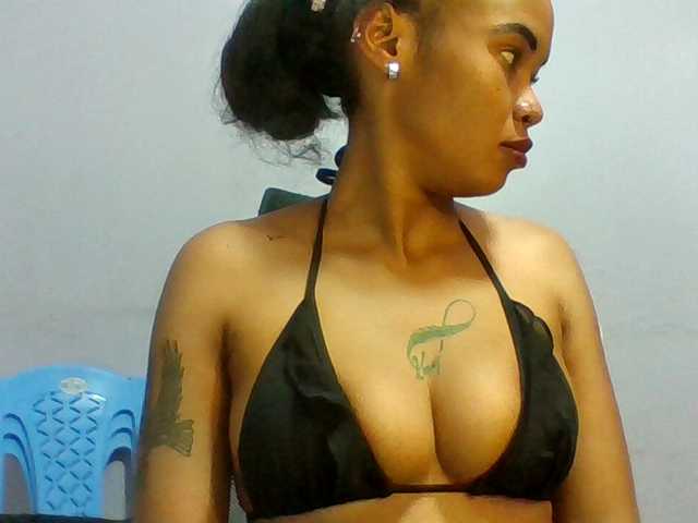 Prettie-brownskin live cam on BongaCams