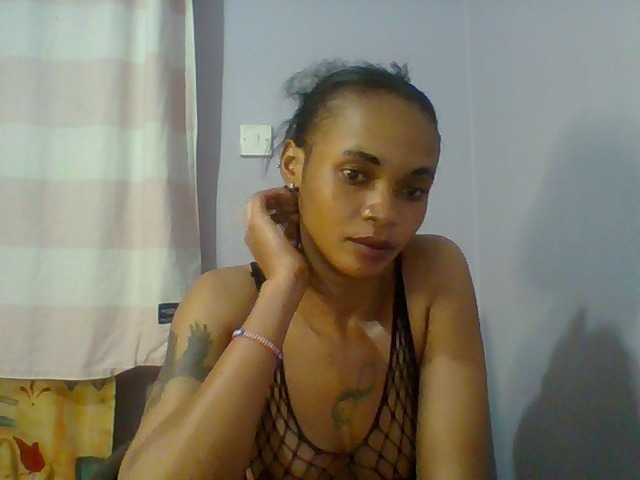 Prettie-brownskin live cam on BongaCams