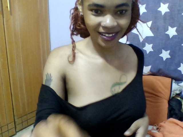 Prettie-brownskin live cam on BongaCams