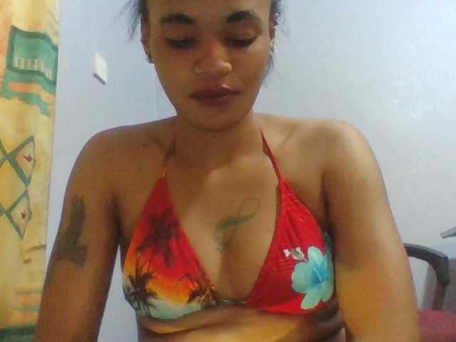 Prettie-brownskin live cam on BongaCams