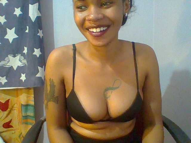 Prettie-brownskin live cam on BongaCams