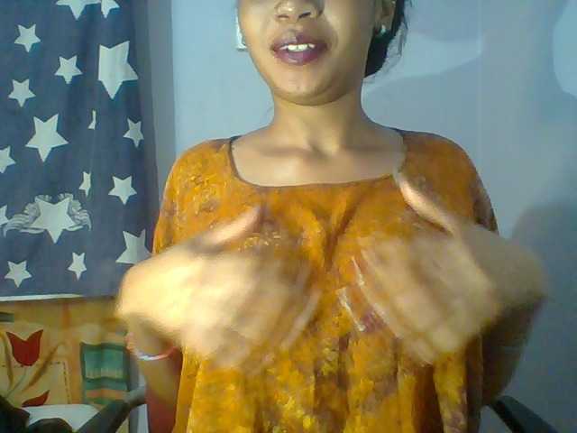 Prettie-brownskin live cam on BongaCams