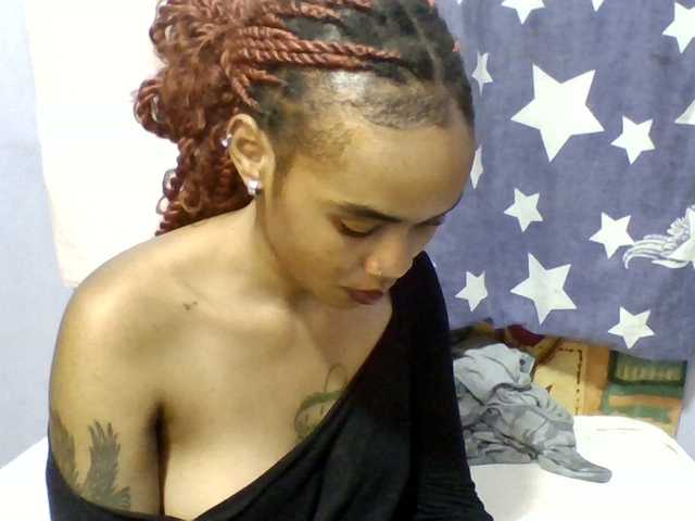 Prettie-brownskin live cam on BongaCams