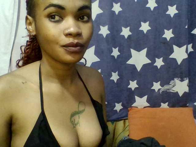 Prettie-brownskin live cam on BongaCams