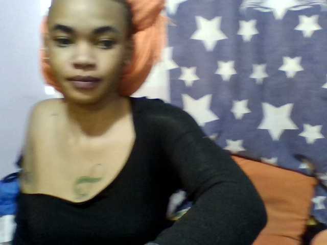 Prettie-brownskin live cam on BongaCams