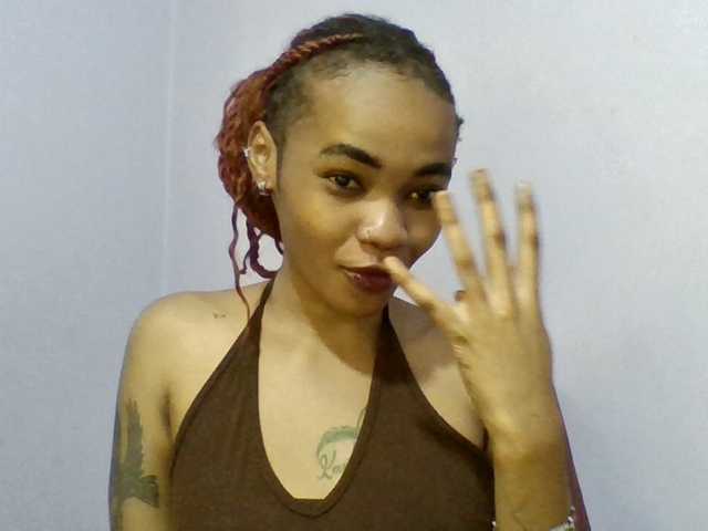Prettie-brownskin live cam on BongaCams