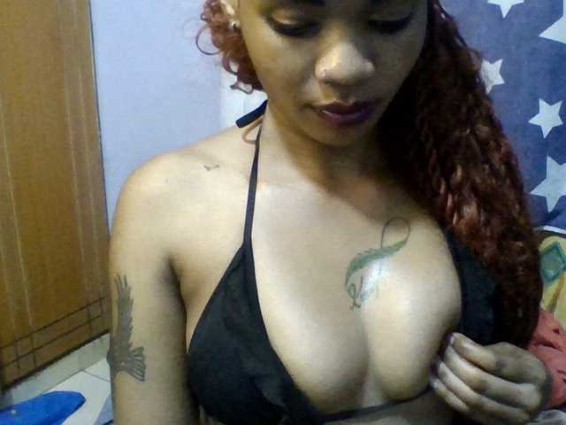 Prettie-brownskin live cam on BongaCams