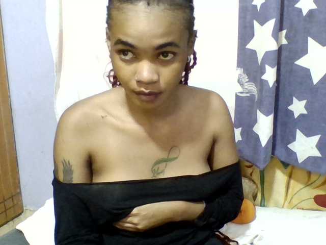 Prettie-brownskin live webcam show