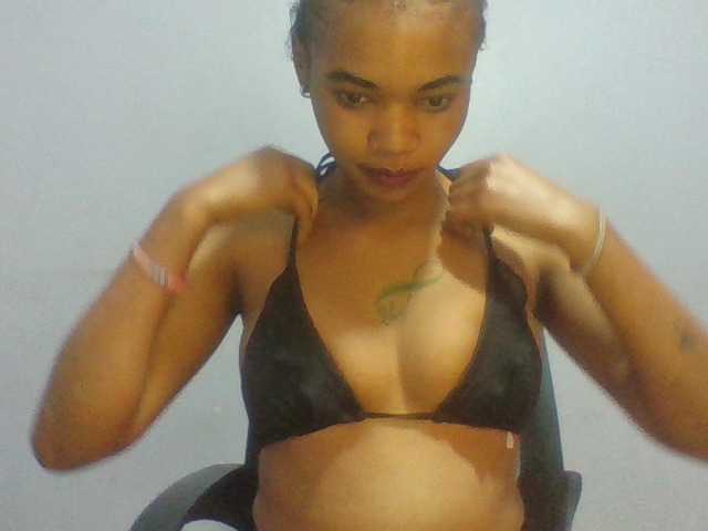 Prettie-brownskin live cam on BongaCams