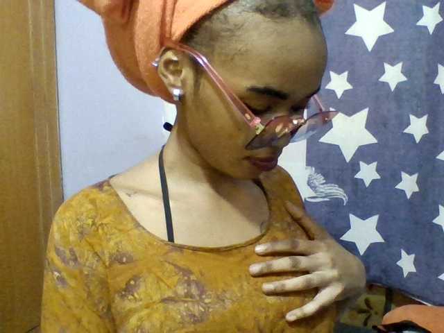 Prettie-brownskin live cam on BongaCams