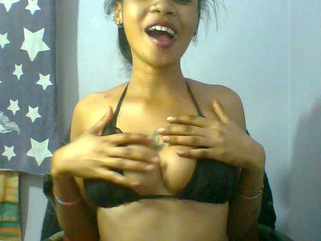 Prettie-brownskin live cam on BongaCams
