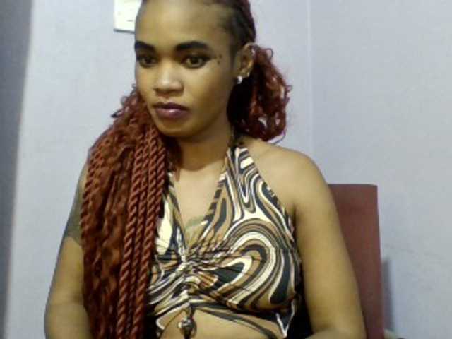 Prettie-brownskin live cam on BongaCams