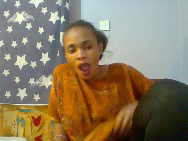 Prettie-brownskin live cam on BongaCams
