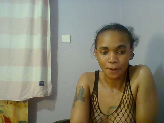 Prettie-brownskin live cam on BongaCams