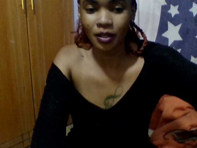 Prettie-brownskin live cam on BongaCams