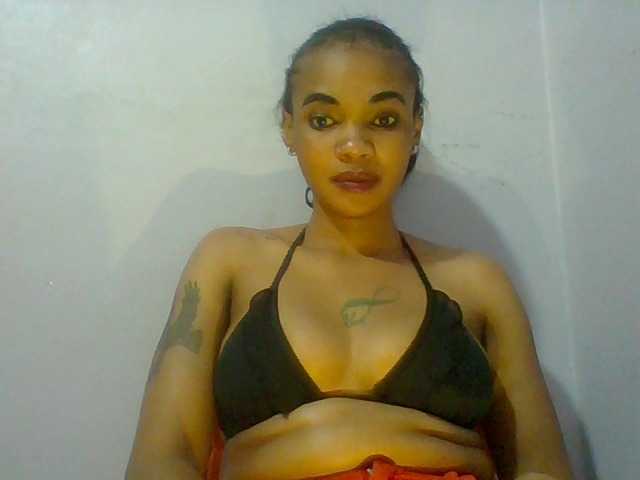 Prettie-brownskin live cam on BongaCams