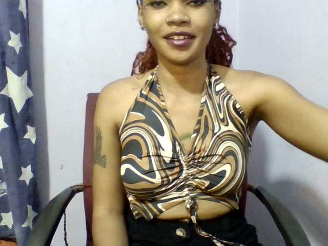 Prettie-brownskin live cam on BongaCams