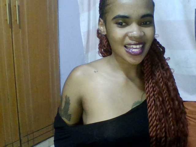 Prettie-brownskin live cam on BongaCams