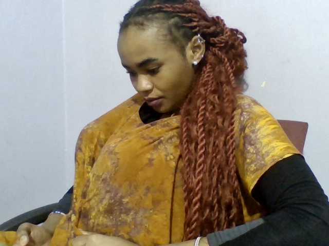Prettie-brownskin live cam on BongaCams