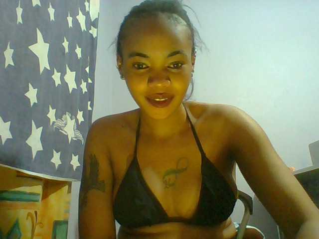 Prettie-brownskin live cam on BongaCams
