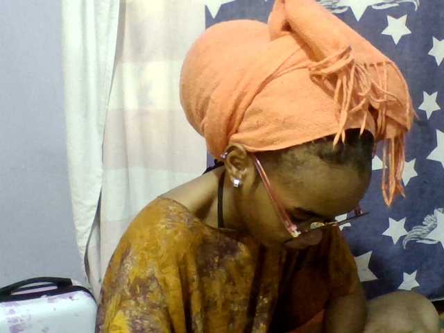 Prettie-brownskin live cam on BongaCams