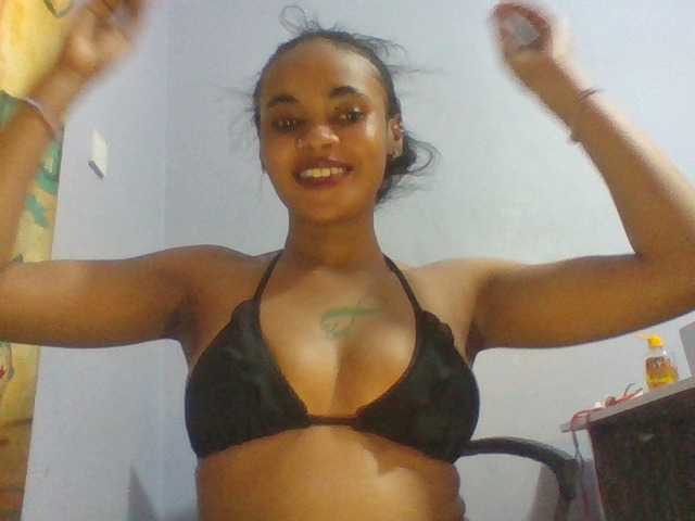 Prettie-brownskin live cam on BongaCams
