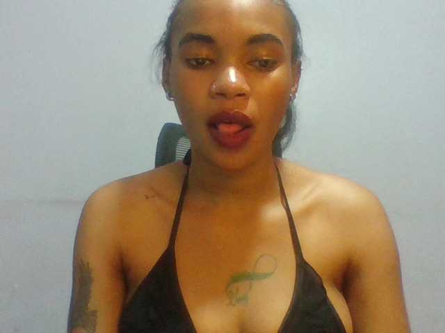 Prettie-brownskin live cam on BongaCams