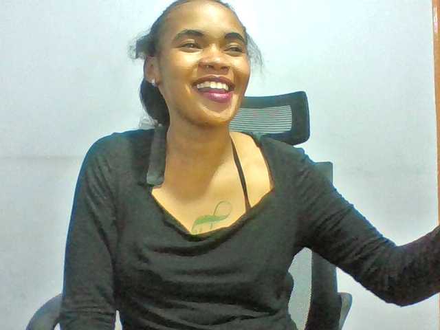 Prettie-brownskin live cam on BongaCams