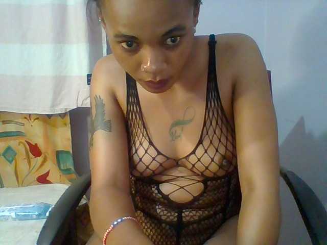 Prettie-brownskin live cam on BongaCams