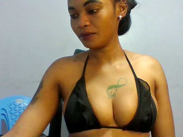 Prettie-brownskin live cam on BongaCams