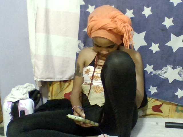 Prettie-brownskin live cam on BongaCams