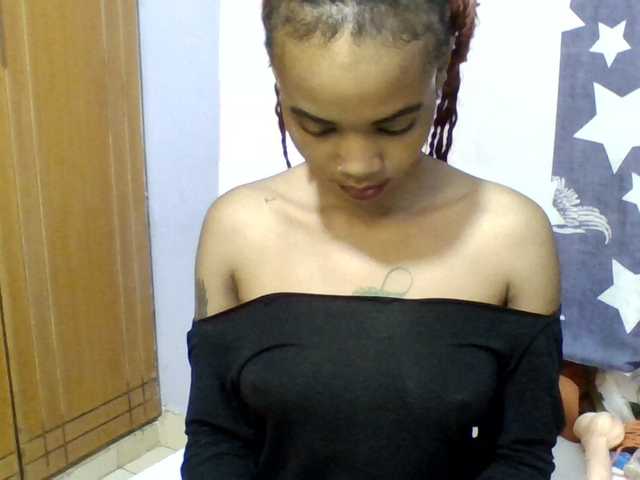 Prettie-brownskin live cam on BongaCams