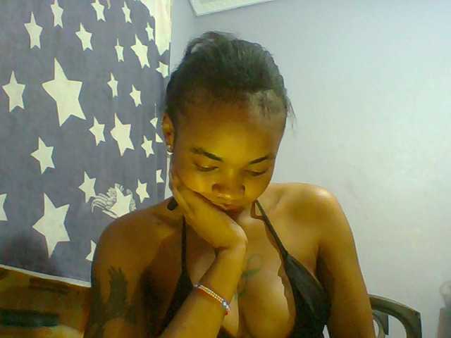 Prettie-brownskin live cam on BongaCams