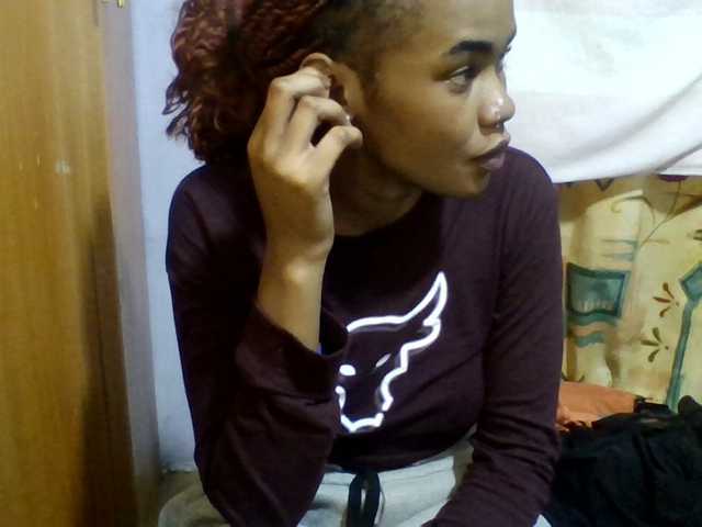 Prettie-brownskin live cam on BongaCams