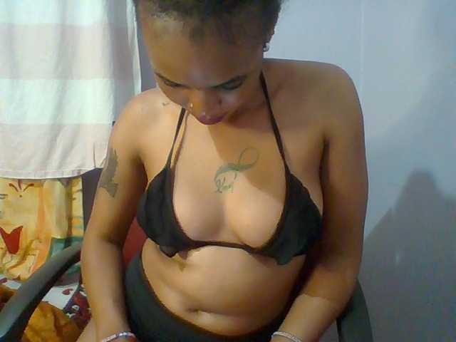 Prettie-brownskin live cam on BongaCams