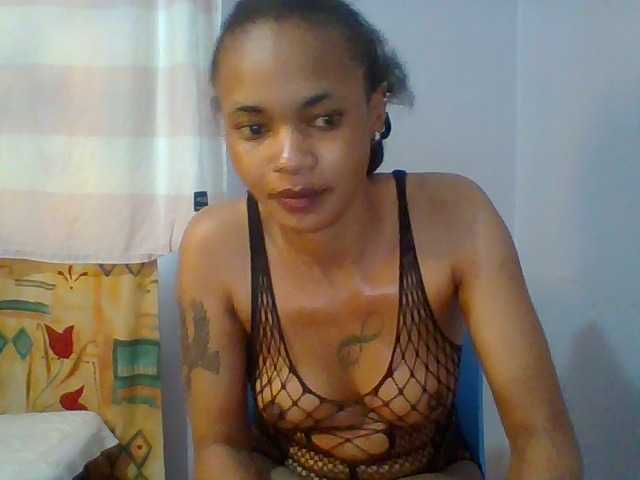 Prettie-brownskin live cam on BongaCams