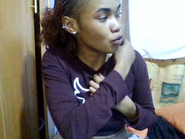 Prettie-brownskin live cam on BongaCams