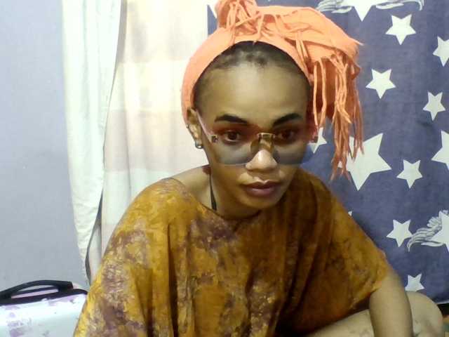 Prettie-brownskin live cam on BongaCams