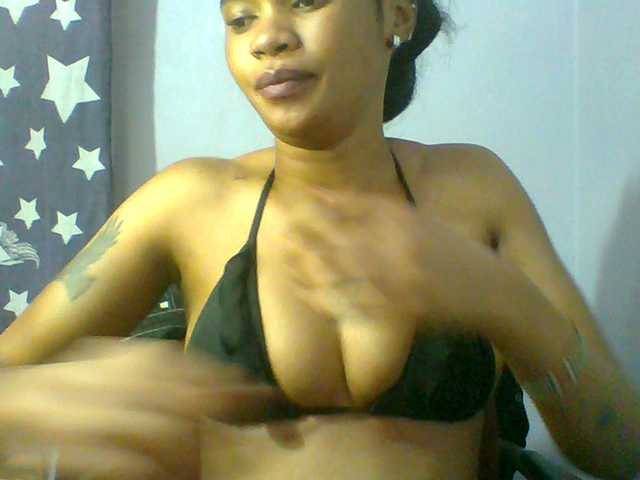 Prettie-brownskin live cam on BongaCams